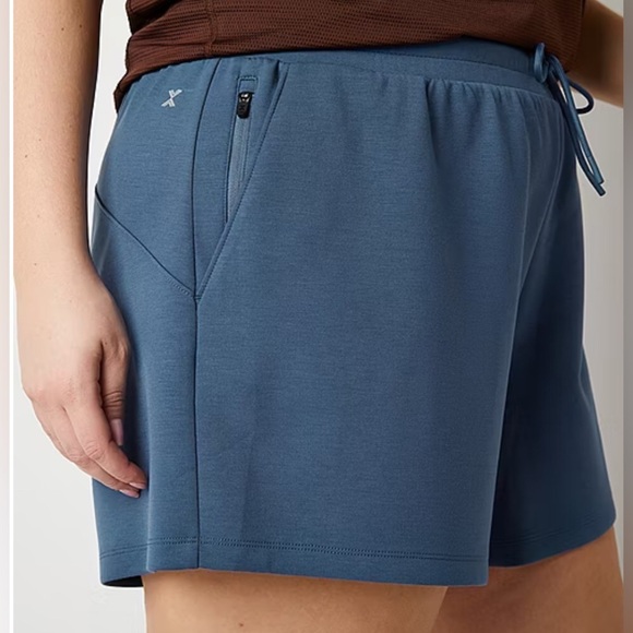 Xersion Womens Plus Scuba Pull-On Short - Picture 2 of 5